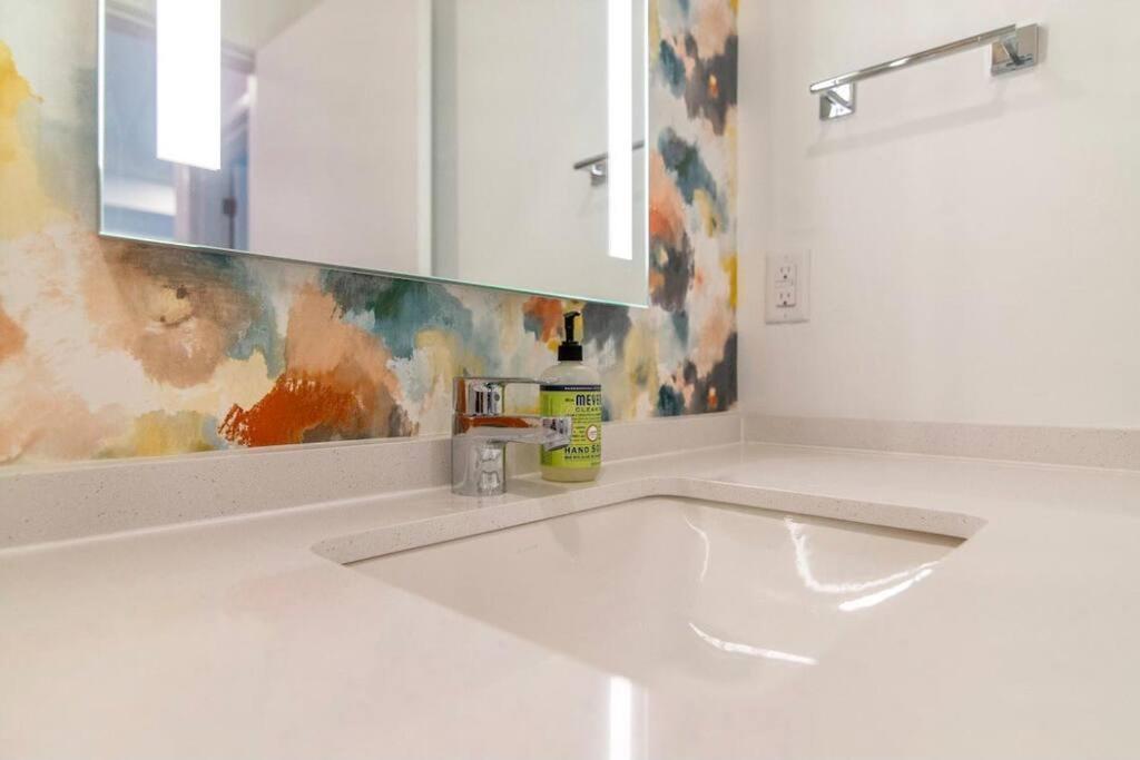 Stylish Downtown Condo W/ Pool & Parking Нашвілл Екстер'єр фото