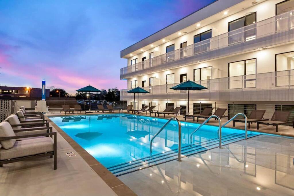Stylish Downtown Condo W/ Pool & Parking Нашвілл Екстер'єр фото