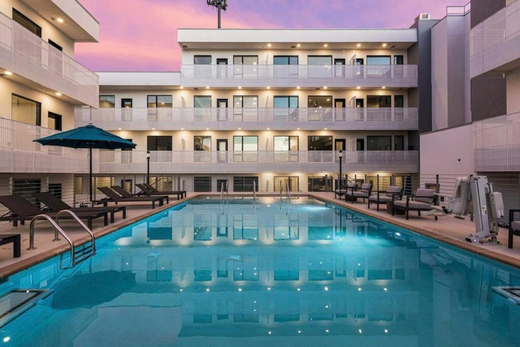 Stylish Downtown Condo W/ Pool & Parking Нашвілл Екстер'єр фото