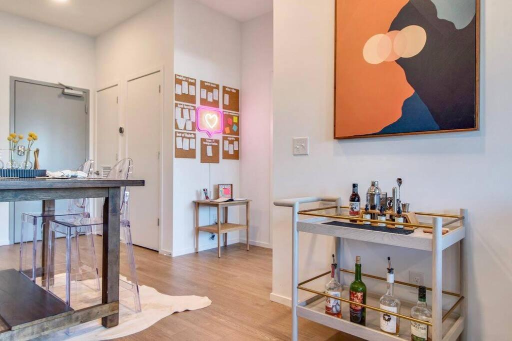 Stylish Downtown Condo W/ Pool & Parking Нашвілл Екстер'єр фото