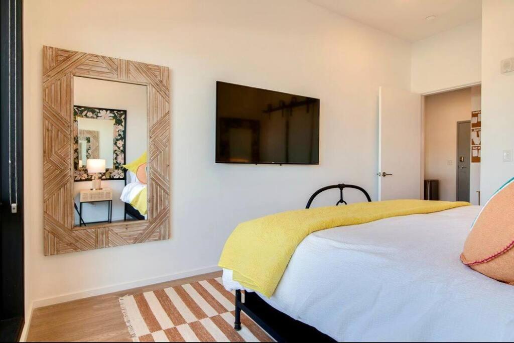 Stylish Downtown Condo W/ Pool & Parking Нашвілл Екстер'єр фото