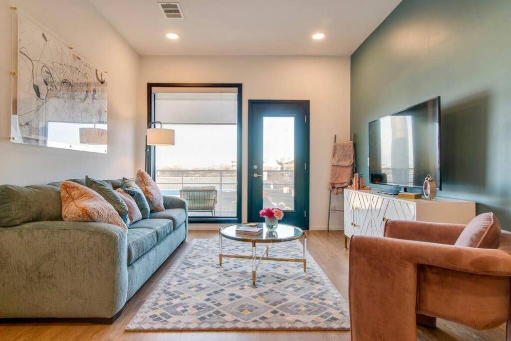 Stylish Downtown Condo W/ Pool & Parking Нашвілл Екстер'єр фото